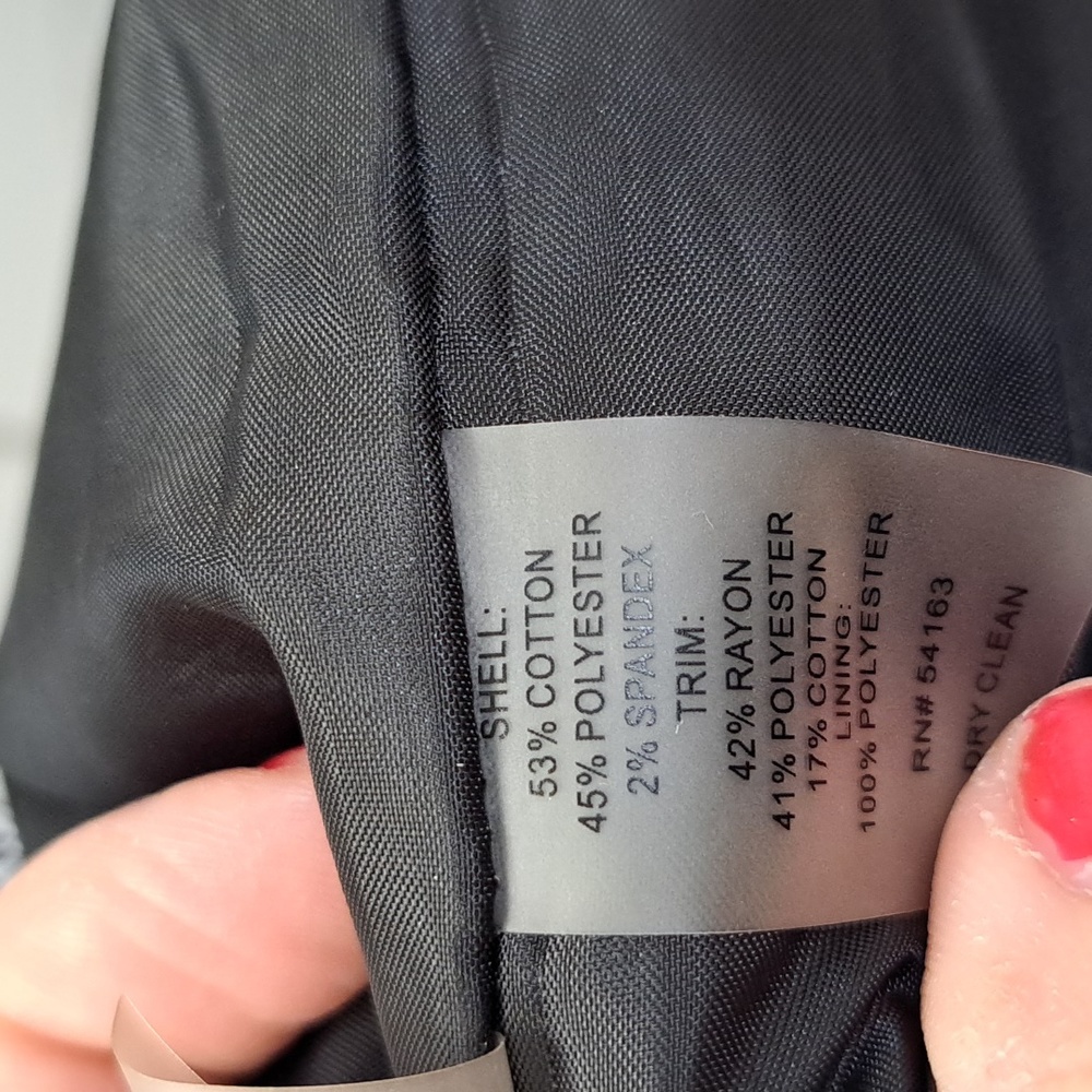 Calvin Klein Black/White Lined Business/Formal Sleeveless Dress. Size 10 - Picture 10 of 10